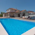 Gorgeous In Prázdninový dům *