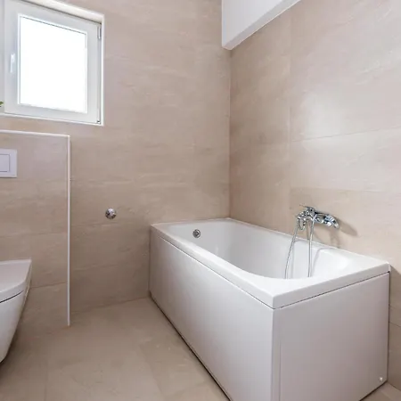 Pet Friendly In With Wifi Holiday home
