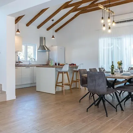 Pet Friendly In With Wifi Holiday home