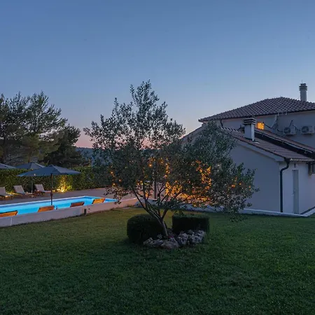 Дом отдыха Awesome In With Wifi