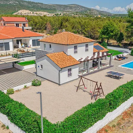 Дом отдыха Awesome In With Wifi