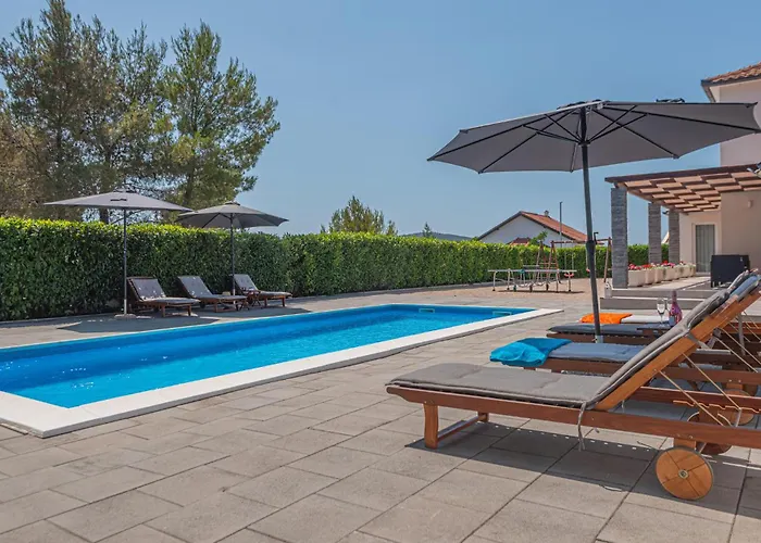 בית נופש Awesome In With Wifi שיבניק