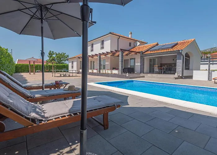 בית נופש Awesome In With Wifi שיבניק